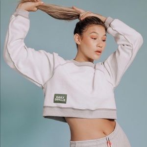 DAILY DRILLS CROPPED CREWNECK